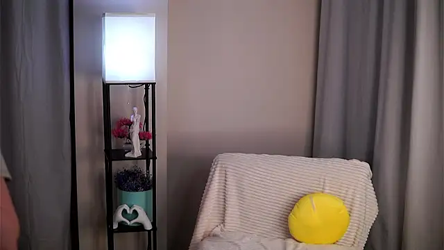 TemikaAltvater Adlı Modelin Canlı XXX Sohbeti