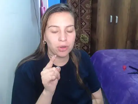 layanafuckass 现场XXX聊天