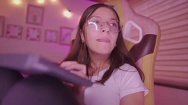 milly_kenner Chat XXX live