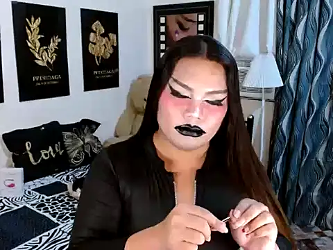 Czat XXX na żywo – TSbrianaHugeCock