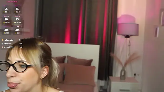 LilaaBlossom Adlı Modelin Canlı XXX Sohbeti