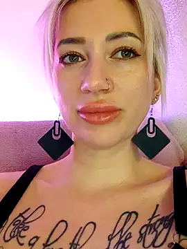 Chat XXX en directo de Gina-Lumara