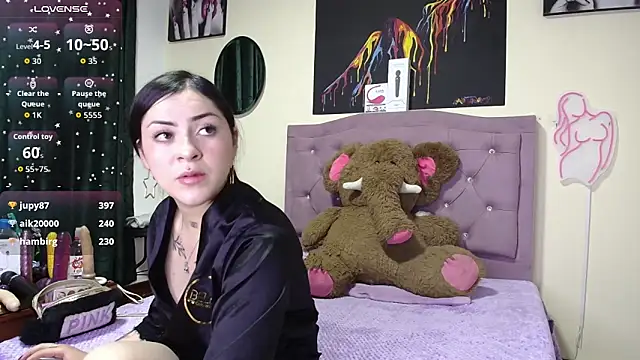 Emmie_Hot Adlı Modelin Canlı XXX Sohbeti