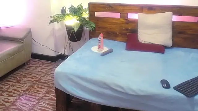 Yeseniaa25_ Chat XXX live