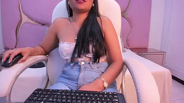 Aisha_Leenss: онлайн-секс-чат