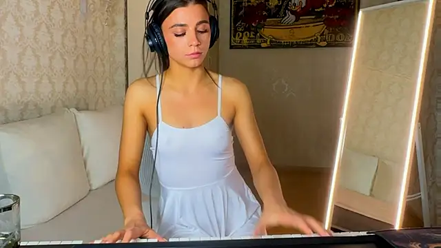 EvaHoly élő XXX-chatje