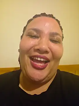 Curvy-Nthabi_X's Webcam Show
