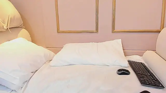 NahimiThompson's Live XXX Chat