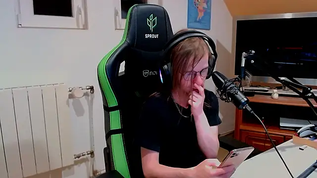 Chatroom XXX en direct de YoungSebi