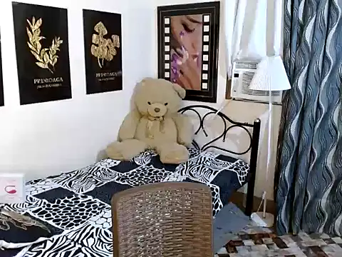 TSbrianaHugeCockのライブXXXチャット