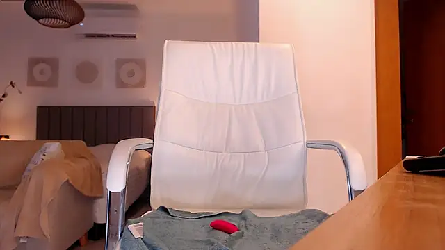 Tilly_Eliot Chat XXX in diretta