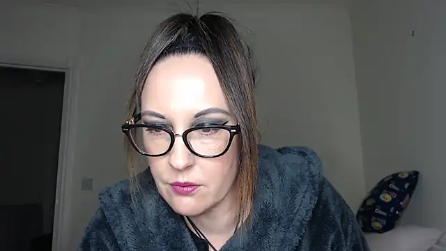 Humiliatrixxxx élő XXX-chatje