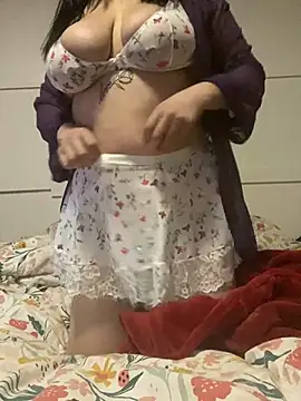 kriztal_pretty's Live XXX Chat