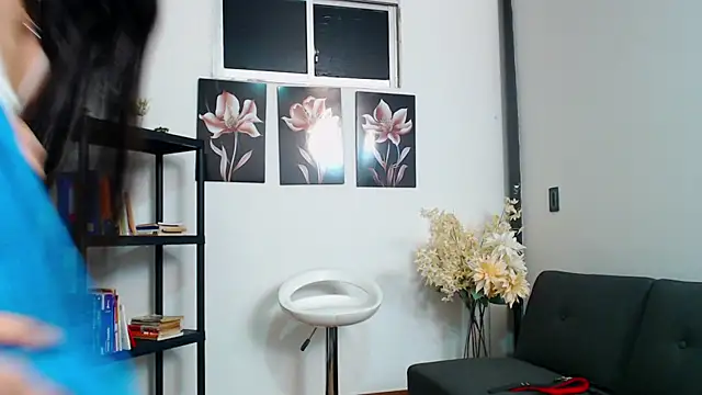 pinky_f00x's Live XXX Chat