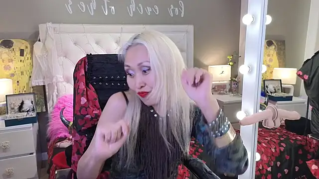 RoxalanaStar Adlı Modelin Canlı XXX Sohbeti