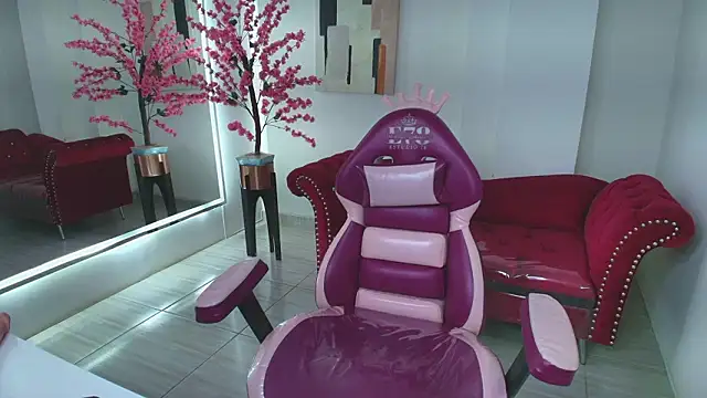 Emily_andrews Chat XXX in diretta