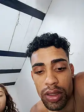 Chat +18 de LilithAndKai ao vivo