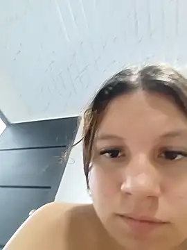 Virgin-Totona live XXX chat