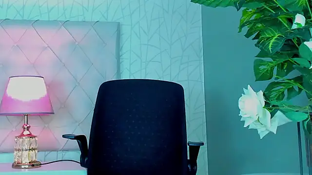 Chat +18 de TinyRosee ao vivo