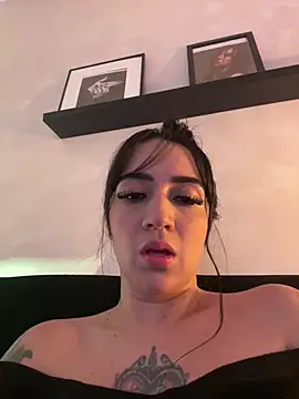 EmmyEvans1   – Naživo XXX chat