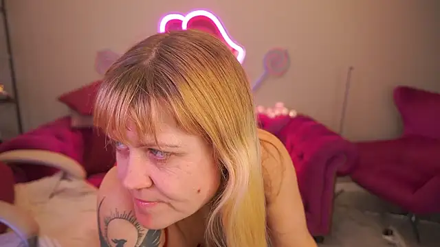 BellaLaPetit Adlı Modelin Canlı XXX Sohbeti