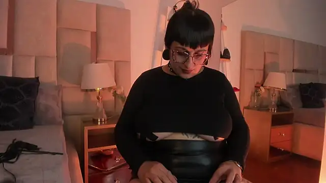 Chat +18 de Violett_Sinclair ao vivo