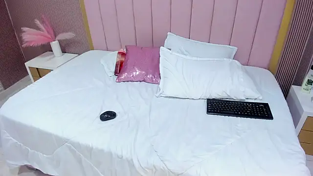 Kendall_curves' Live XXX Chat