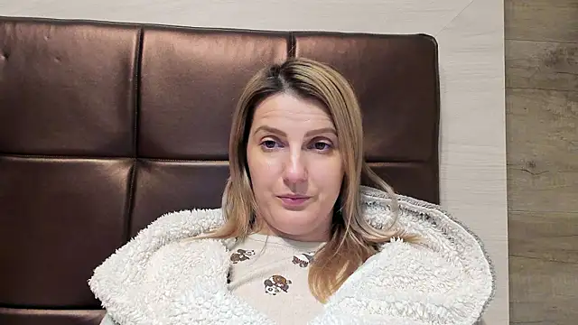 Chat +18 de AngelVelvetXO ao vivo