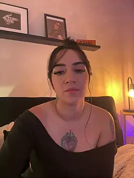 EmmyEvans1's Live XXX Chat