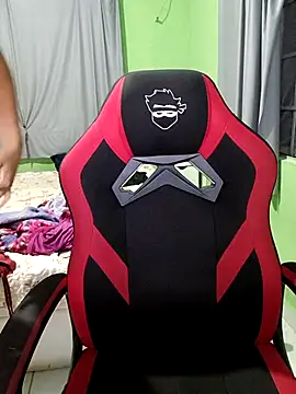 AliceRuivinha2 élő XXX-chatje