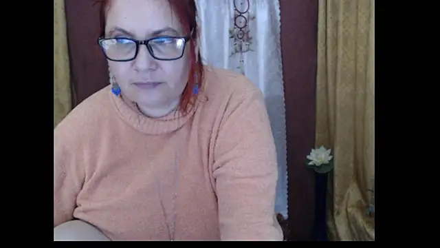 PlayfullMature's Live XXX Chat