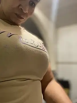 Carola-Ross Live XXX Chat