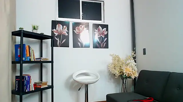 pinky_f00x Adlı Modelin Canlı XXX Sohbeti