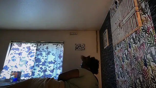 -Yagurlwest élő XXX-chatje