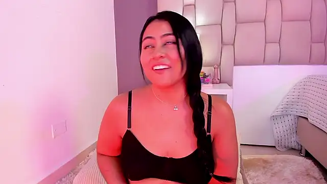 Mia_cm: онлайн-секс-чат