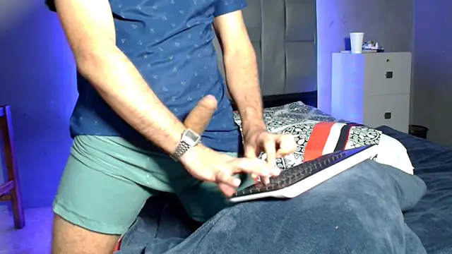 MAXIMILAINO-XXX's Webcam Show