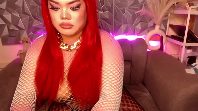 AlwaysHornyMia élő XXX-chatje