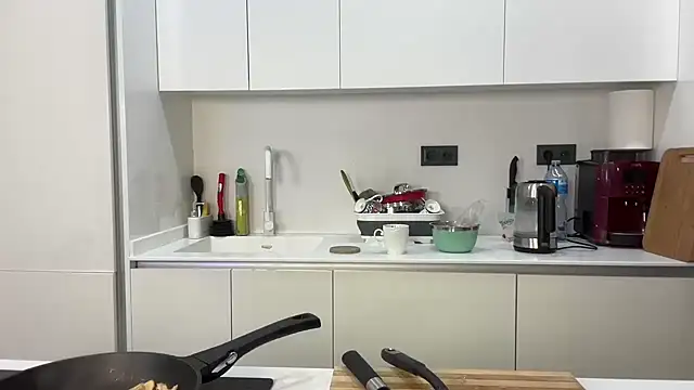 Mika_Miller élő XXX-chatje