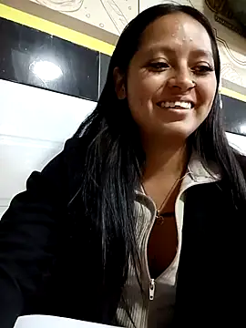 LunaHot_777 Chat XXX in diretta