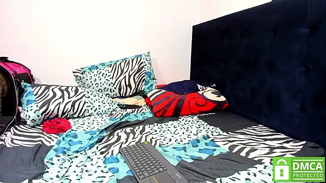 Sharloth_and_lilith élő XXX-chatje