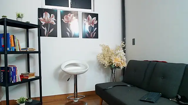 pinky_f00x élő XXX-chatje