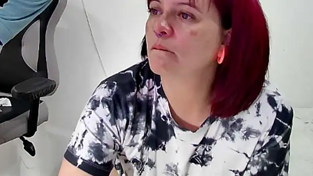 ZOEYJUAN_95 élő XXX-chatje