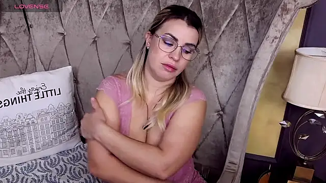 BustyGizelle élő XXX-chatje