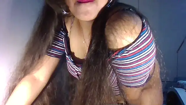 Yashika_Loves Adlı Modelin Canlı XXX Sohbeti