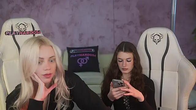 Britney054 লাইভ XXX চ্যাট