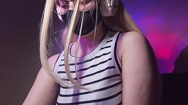 Chatroom XXX en direct de DanaWard