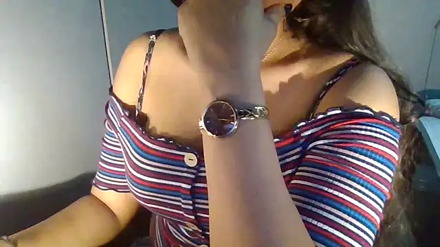 Yashika_Loves – Naživo XXX chat