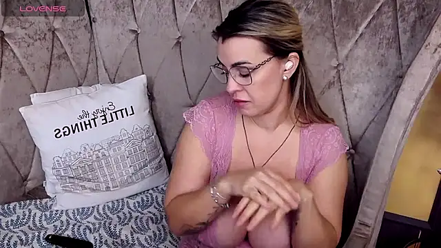 Chat +18 de BustyGizelle ao vivo