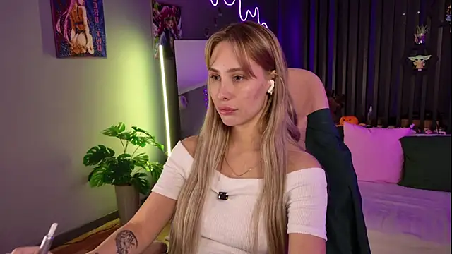 XXX chat uživo modela plugmyHDMI