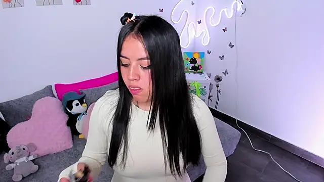 lilielou_ Adlı Modelin Canlı XXX Sohbeti